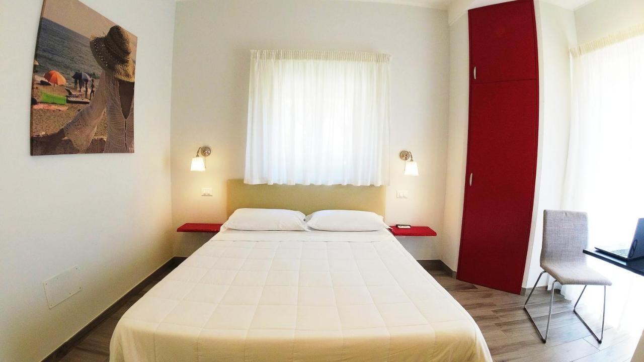Hotel Rio Claro Fondi Exterior photo