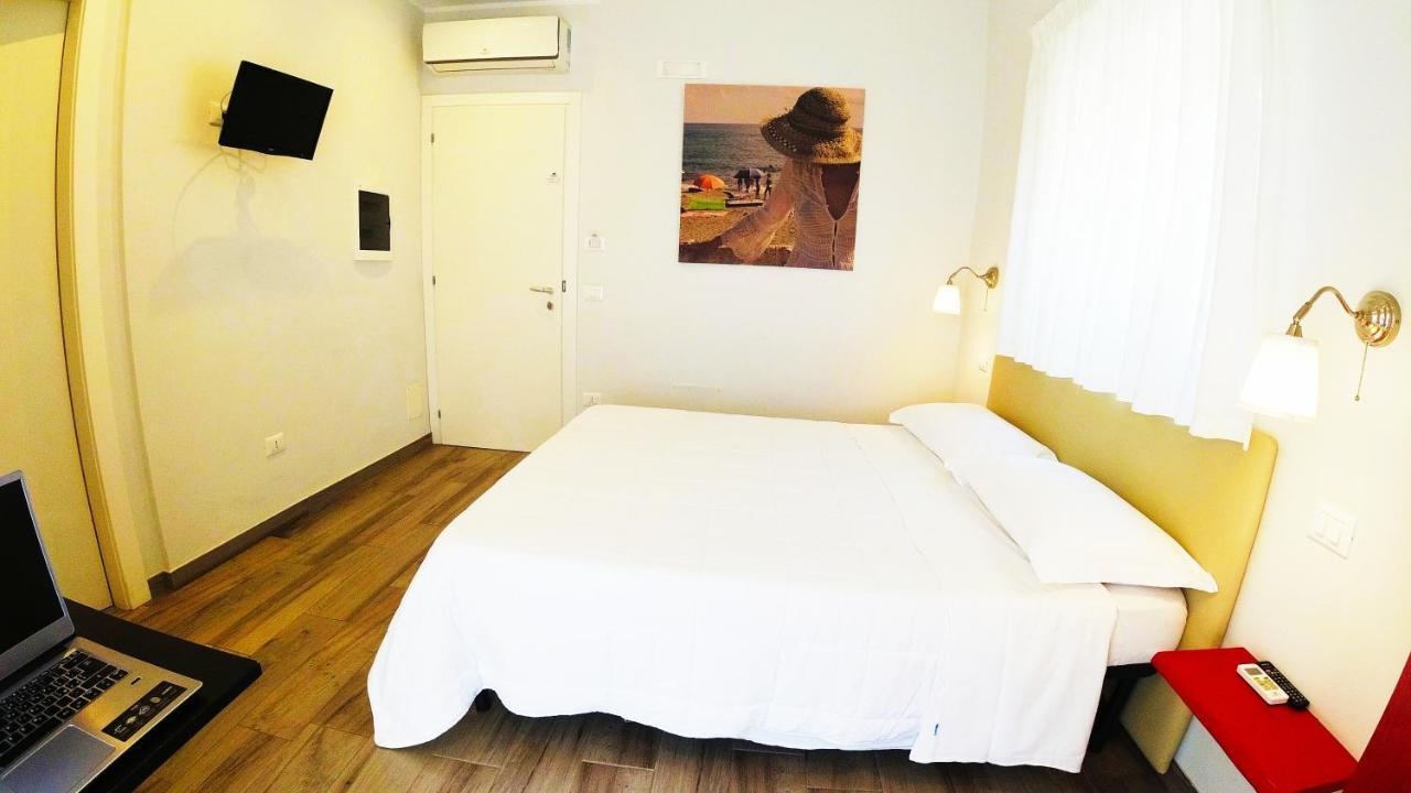 Hotel Rio Claro Fondi Exterior photo